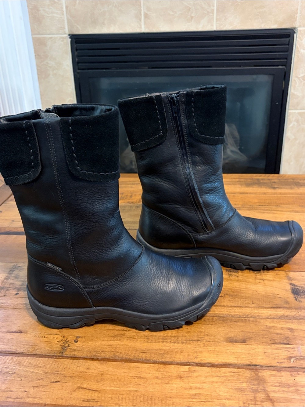 KEEN Laken Low Waterproof Boots. Size 8